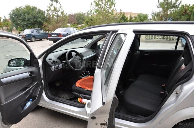 Opel Astra 2005, 307,000 km - 1.9 l - Saatlı