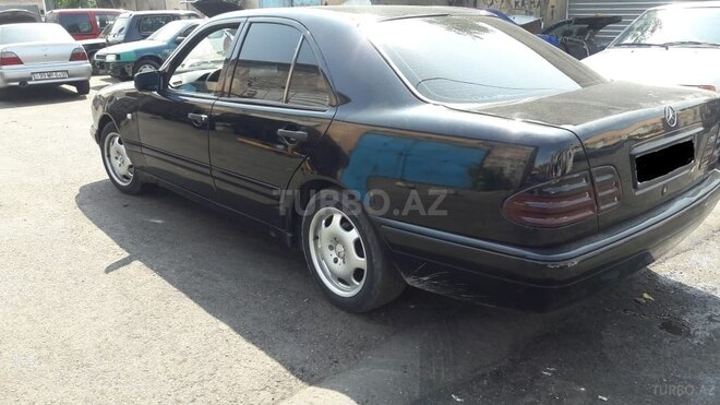 Mercedes E 230 1997, 280,000 km - 2.3 л - Bakı