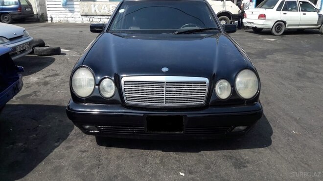 Mercedes E 230 1997, 280,000 km - 2.3 л - Bakı