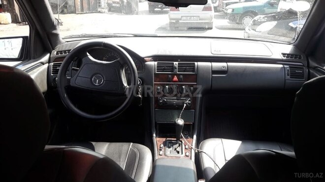 Mercedes E 230 1997, 280,000 km - 2.3 л - Bakı