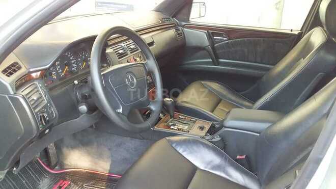 Mercedes E 230 1996, 180,567 km - 2.3 л - Bakı