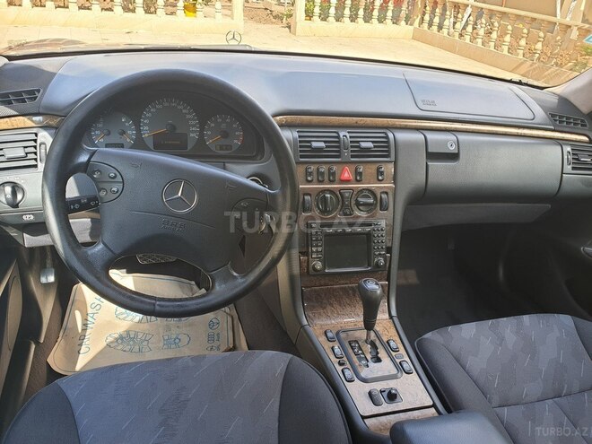 Mercedes E 280 2000, 214,000 km - 2.8 l - Bakı