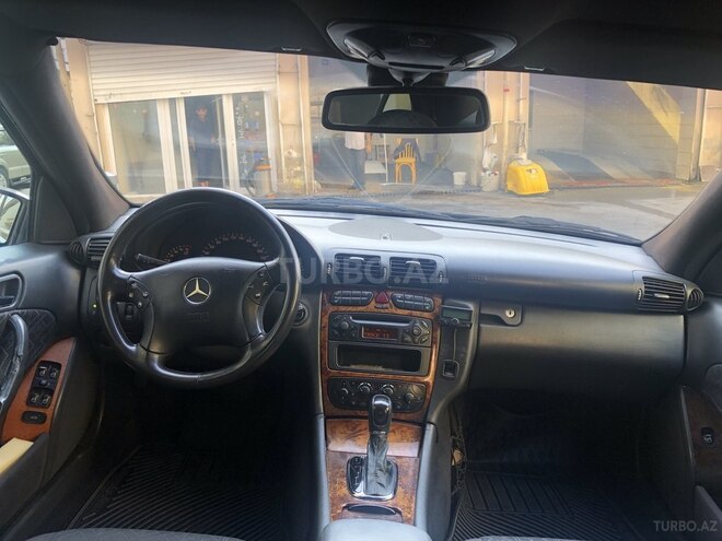 Mercedes C 220 2002, 210,000 km - 2.2 l - Bakı