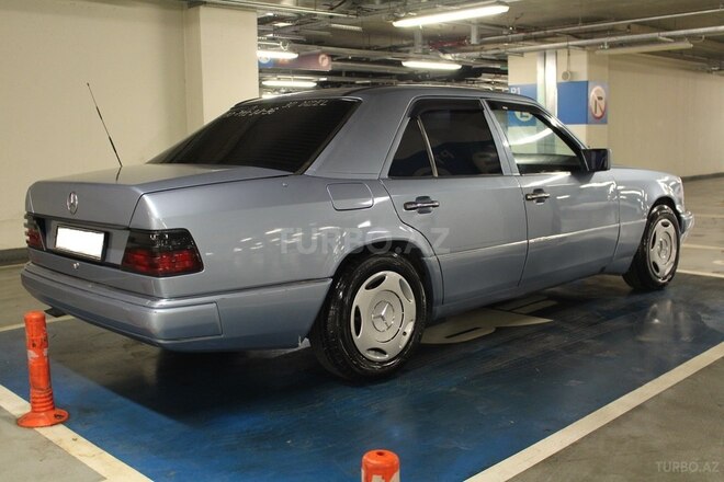 Mercedes E 300 1986, 425,000 km - 3.0 l - Bakı