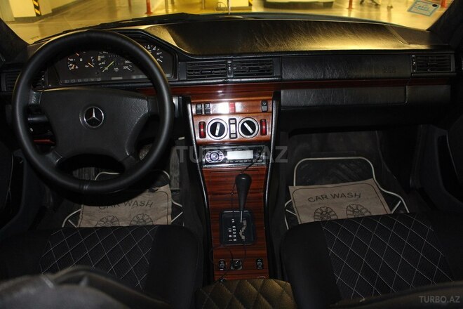 Mercedes E 300 1986, 425,000 km - 3.0 l - Bakı
