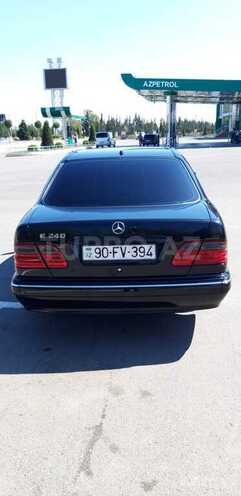 Mercedes E 240 2000, 289,000 km - 2.6 л - Mingəçevir