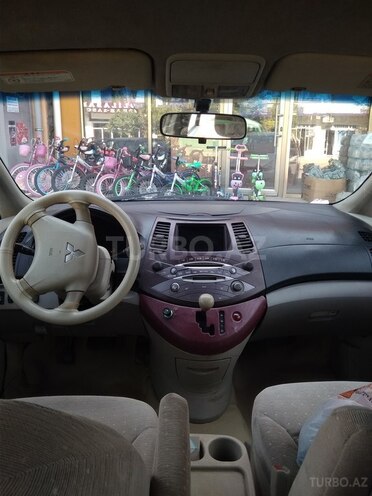 Mitsubishi Grandis 2003, 250,000 km - 2.5 л - Biləsuvar