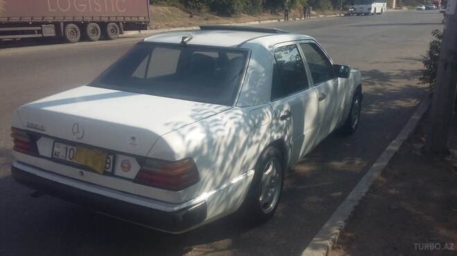 Mercedes E 250 1992, 289,000 km - 2.5 l - Bakı