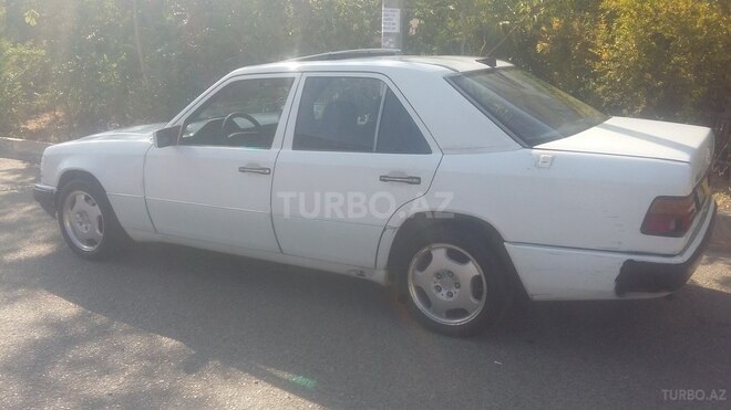 Mercedes E 250 1992, 289,000 km - 2.5 l - Bakı