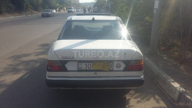 Mercedes E 250 1992, 289,000 km - 2.5 l - Bakı