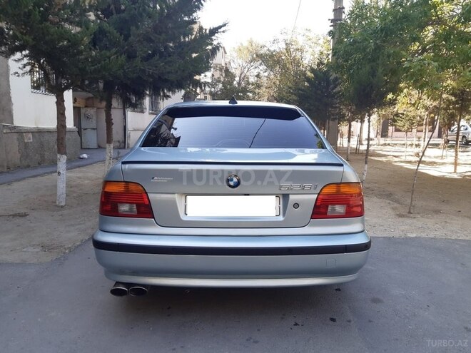BMW 528 1998, 277,000 km - 2.8 l - Xırdalan