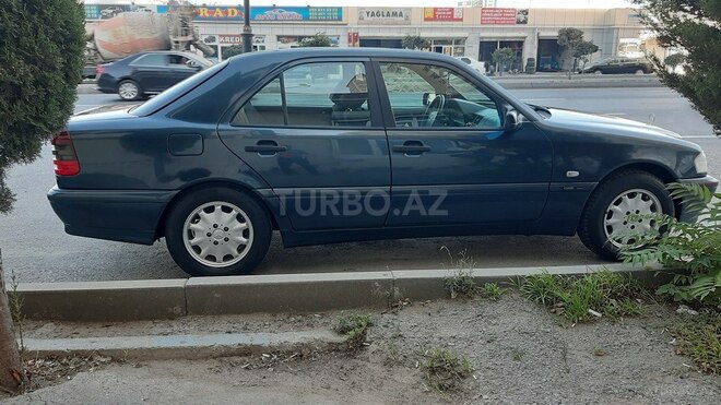 Mercedes C 220 2000, 269,569 km - 2.2 l - Bakı