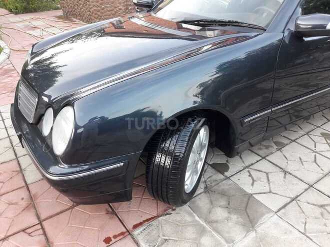 Mercedes E 220 2000, 489,000 km - 2.2 л - Bakı