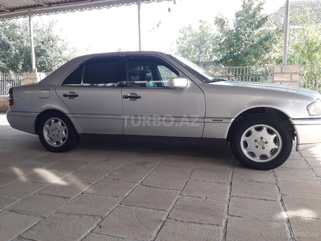 Mercedes C 220 1993, 412,375 km - 2.2 l - Salyan