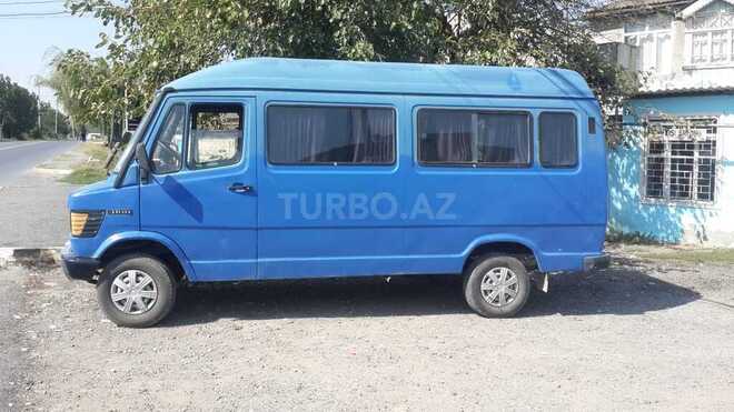 Mercedes 208 D 1991, 180,000 km - 2.3 л - Xudat