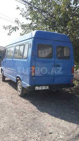 Mercedes 208 D 1991, 180,000 km - 2.3 л - Xudat