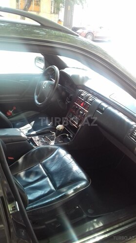 Mercedes E 220 2002, 346,500 km - 2.2 l - Quba