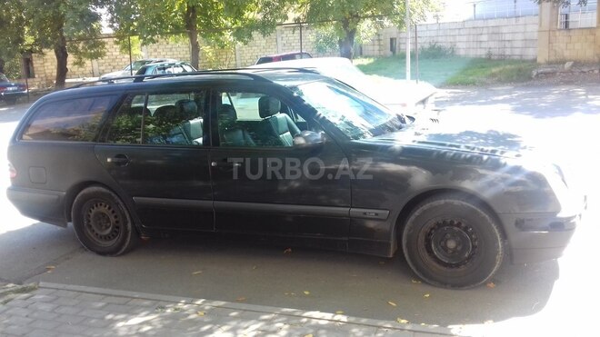 Mercedes E 220 2002, 346,500 km - 2.2 l - Quba