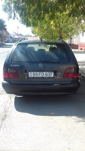 Mercedes E 220 2002, 346,500 km - 2.2 l - Quba