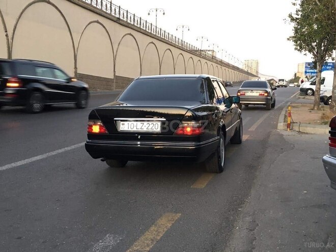 Mercedes E 220 1993, 400,000 km - 2.2 l - Bakı