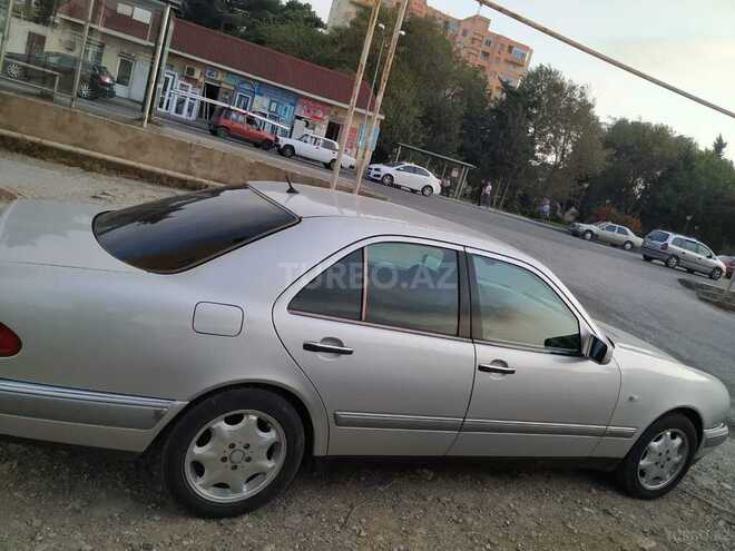 Mercedes E 240 1998, 221,360 km - 2.4 l - Bakı