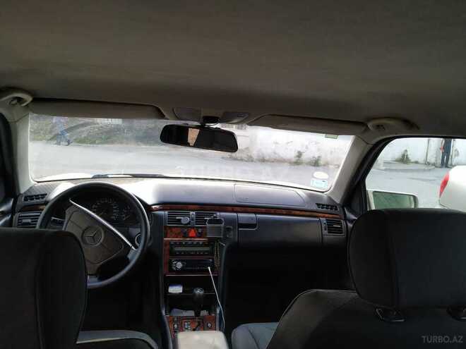 Mercedes E 240 1998, 221,360 km - 2.4 l - Bakı