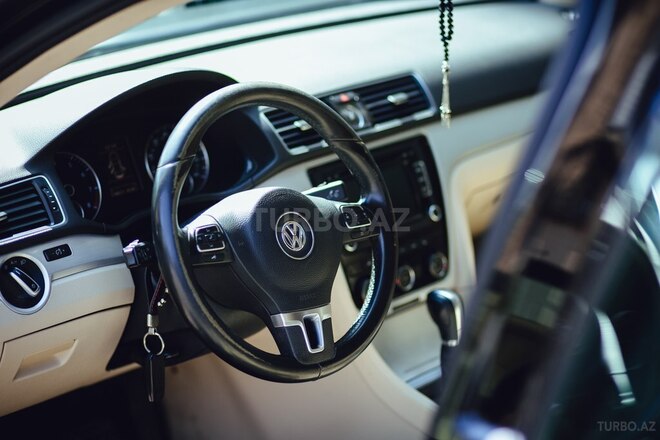 Volkswagen Passat 2012, 128,023 km - 2.5 l - Bakı