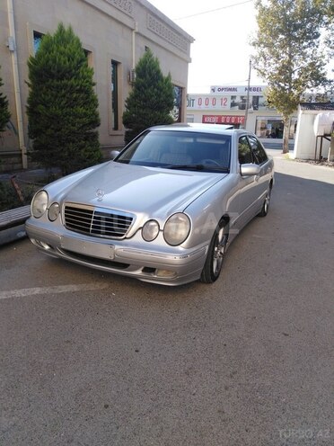 Mercedes E 240 2000, 285,000 km - 2.4 л - Göyçay