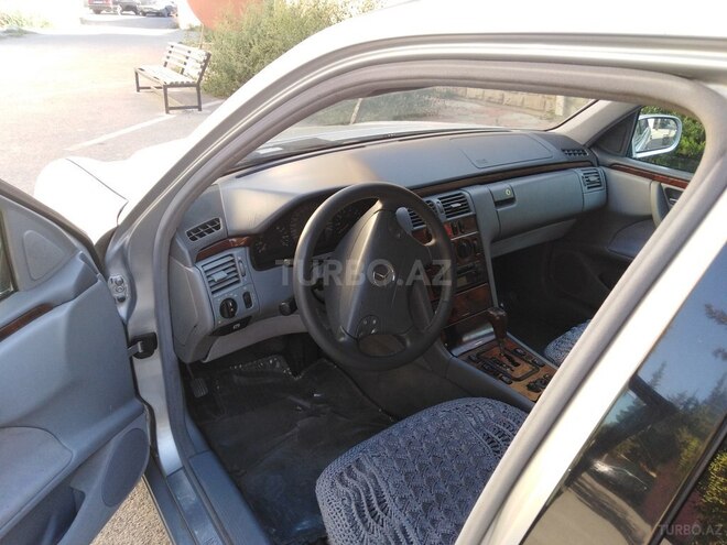 Mercedes E 240 2000, 285,000 km - 2.4 л - Göyçay