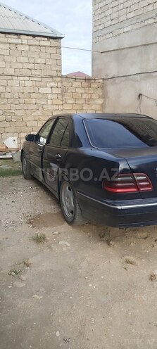 Mercedes E 220 2000, 420,000 km - 2.2 л - Bakı