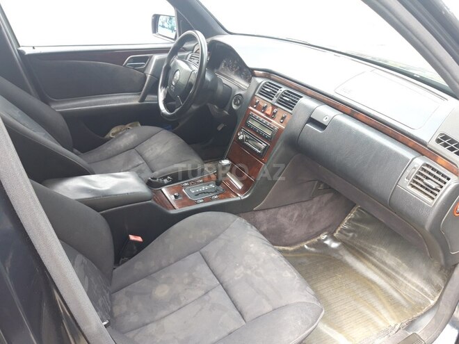 Mercedes E 230 1996, 273,000 km - 2.3 л - Bakı