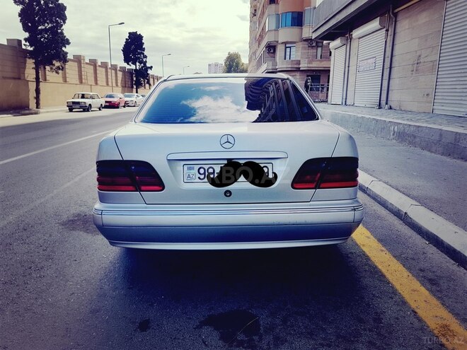 Mercedes E 240 2000, 282,000 km - 2.6 l - Bakı