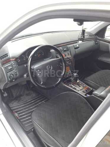 Mercedes E 240 2000, 232,534 km - 2.4 л - Bakı