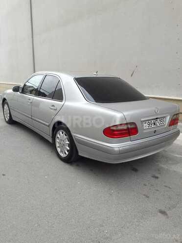 Mercedes E 240 2000, 232,534 km - 2.4 л - Bakı