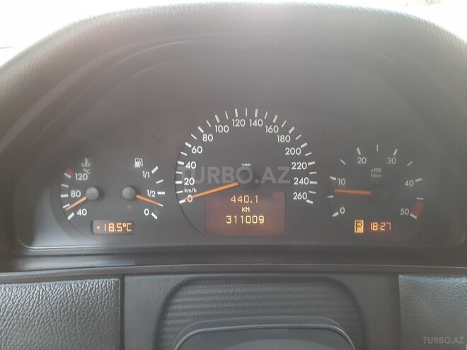 Mercedes E 220 2001, 311,000 km - 2.2 l - Gəncə