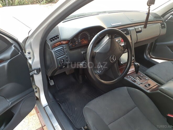 Mercedes E 220 2001, 311,000 km - 2.2 l - Gəncə