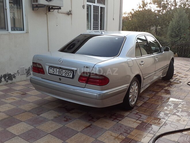 Mercedes E 220 2001, 311,000 km - 2.2 l - Gəncə