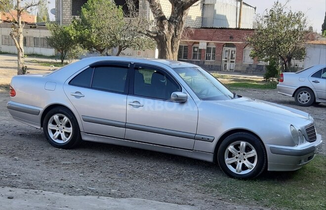 Mercedes E 220 2000, 304,145 km - 2.2 l - Gəncə