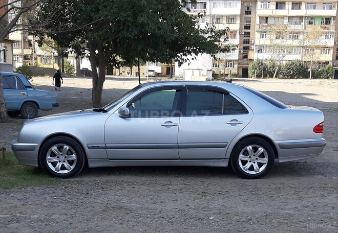 Mercedes E 220 2000, 304,145 km - 2.2 l - Gəncə