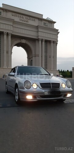 Mercedes E 220 2000, 304,145 km - 2.2 l - Gəncə