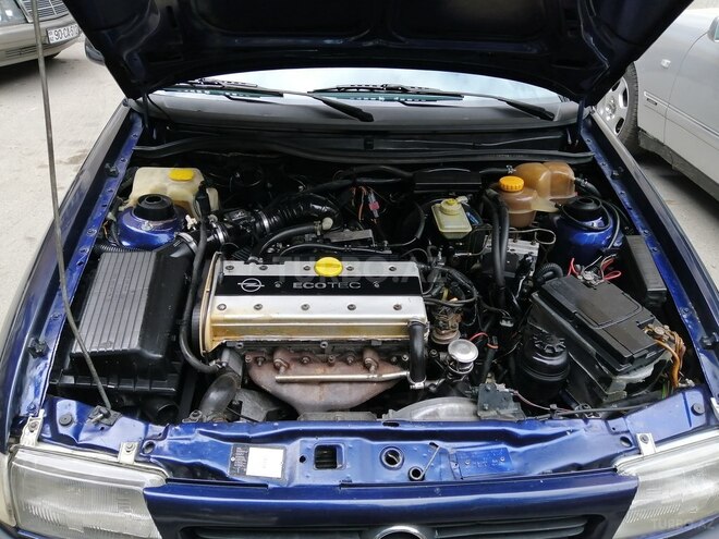 Opel Astra 1995, 297,850 km - 2.0 l - Bakı