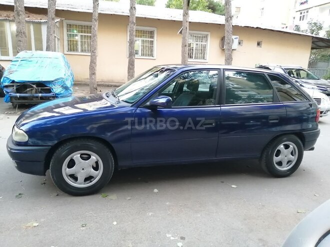 Opel Astra 1995, 297,850 km - 2.0 l - Bakı