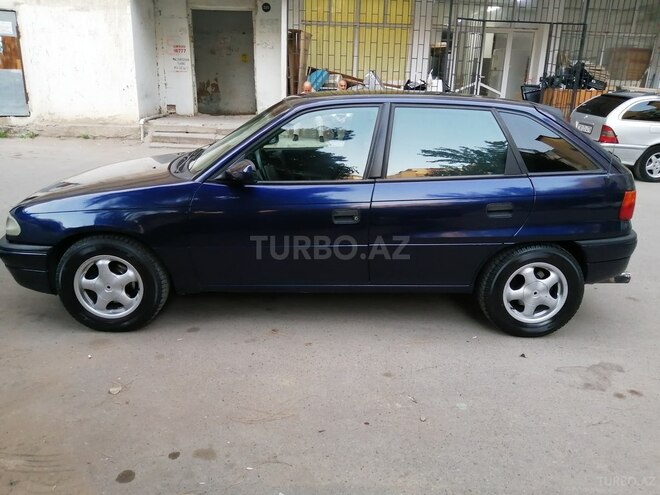 Opel Astra 1995, 297,850 km - 2.0 l - Bakı