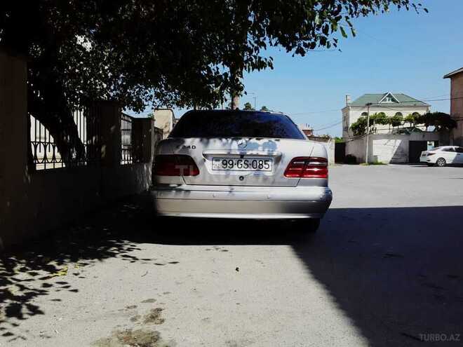 Mercedes E 240 2001, 290,000 km - 2.4 l - Bakı