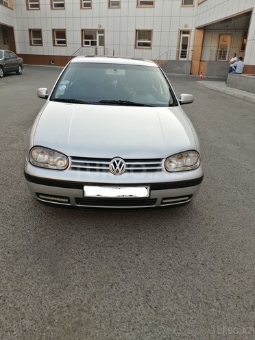 Volkswagen Golf 2000, 270,000 km - 1.6 l - Ucar