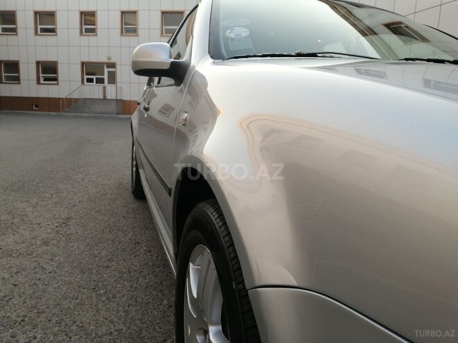 Volkswagen Golf 2000, 270,000 km - 1.6 l - Ucar