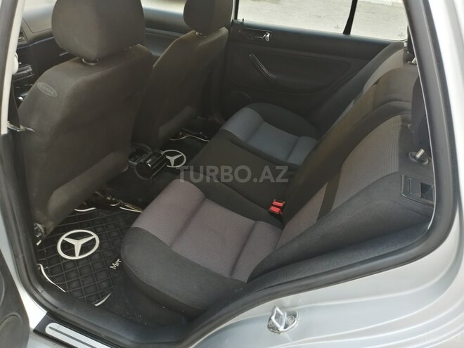 Volkswagen Golf 2000, 270,000 km - 1.6 l - Ucar