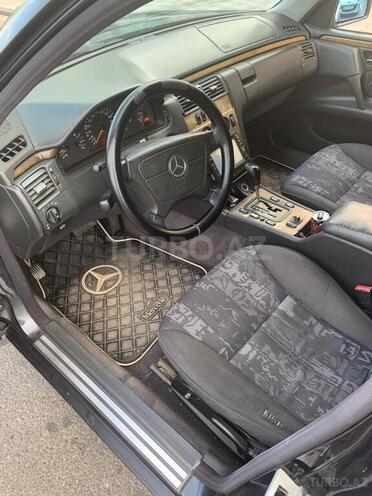 Mercedes E 240 1998, 256,893 km - 2.4 l - Bakı