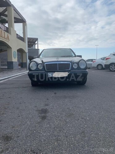 Mercedes E 240 1998, 256,893 km - 2.4 l - Bakı