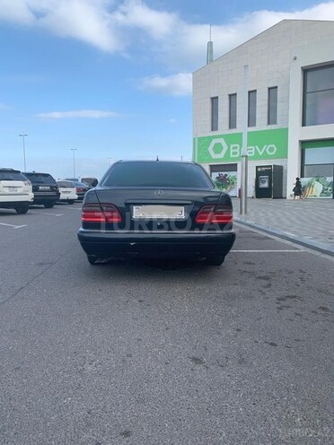 Mercedes E 240 1998, 256,893 km - 2.4 l - Bakı